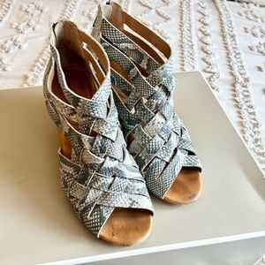 Corso Como Strappy Sandal, Size 9.